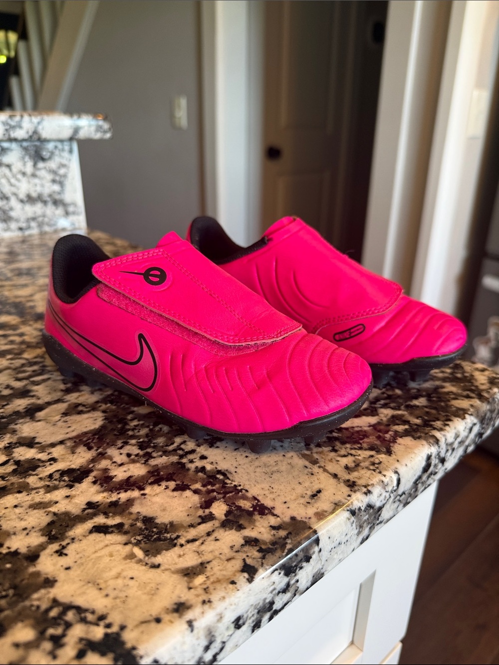 Nike Jr. Tiempo Legend 10 Club Laceless Soccer Cleats